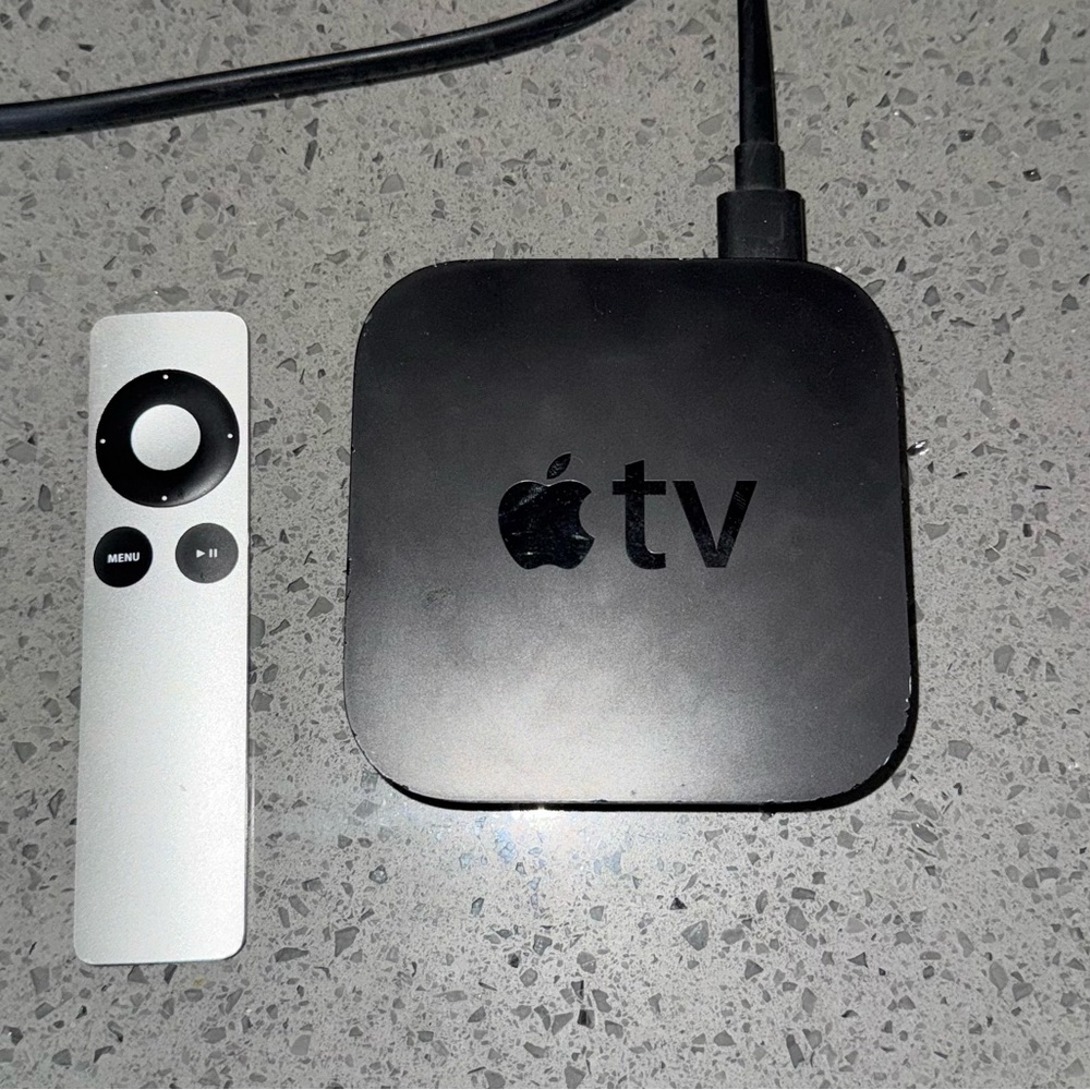Apple TV (3rd Gen, Model A1469) with Remote